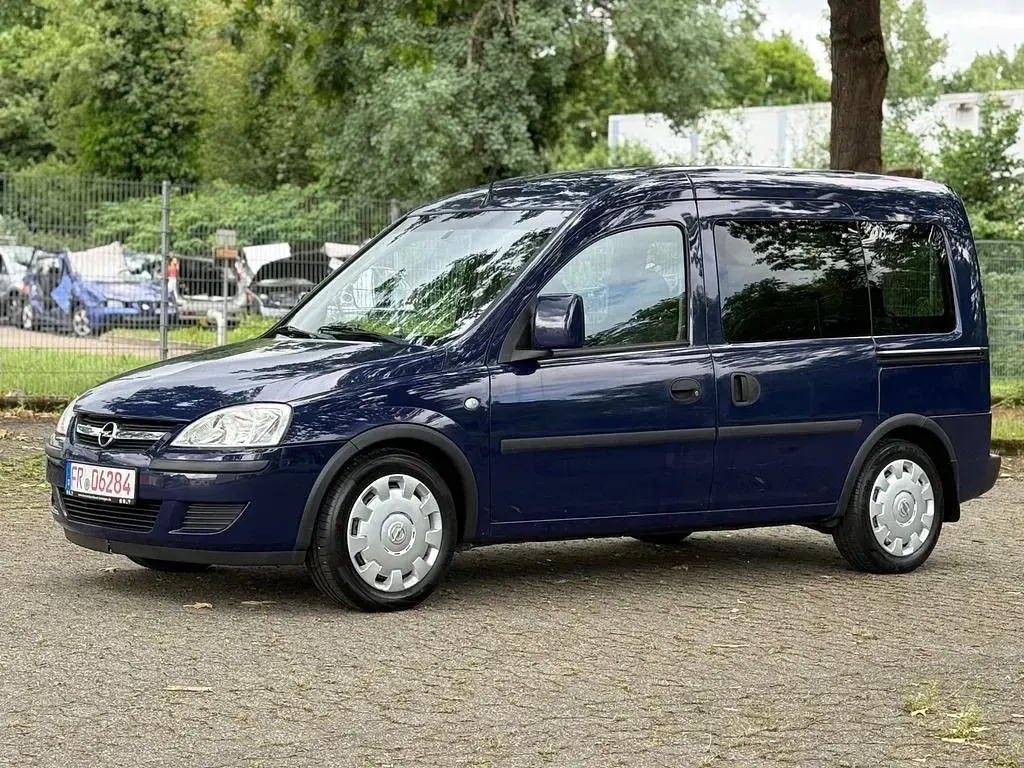 Gebraucht Opel Combo Edition 90 PS (66 kW) 2006 Royalblau h: u2/f:atlantikblau Van / Kleinbus