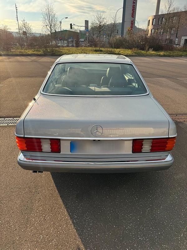 Gebraucht Mercedes 560 242 PS (177 kW) 1987 Silber Coupé