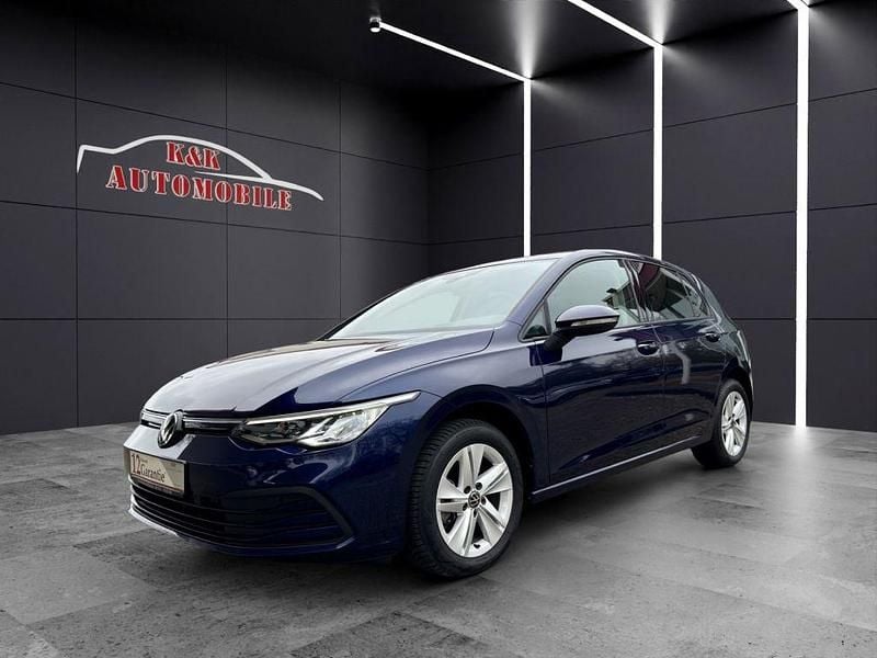 Atlantic blue met (metallic) Gebraucht 2023 VW Golf VIII Life Limousine | 22.998 € (Superpreis) - Bild 1/4