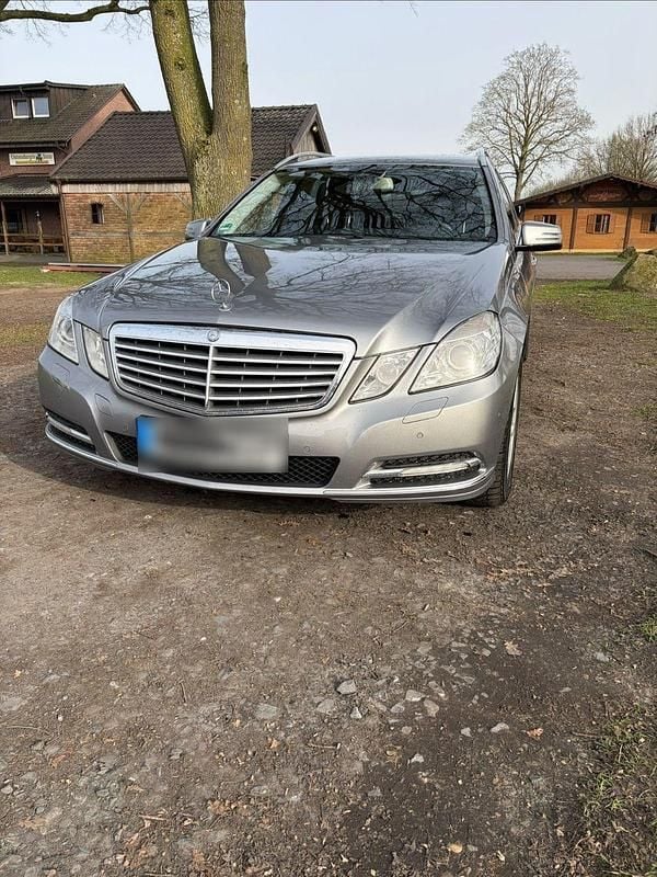 Gebraucht Mercedes E220 Elegance 170 PS (125 kW) 2012 Silber Kombi