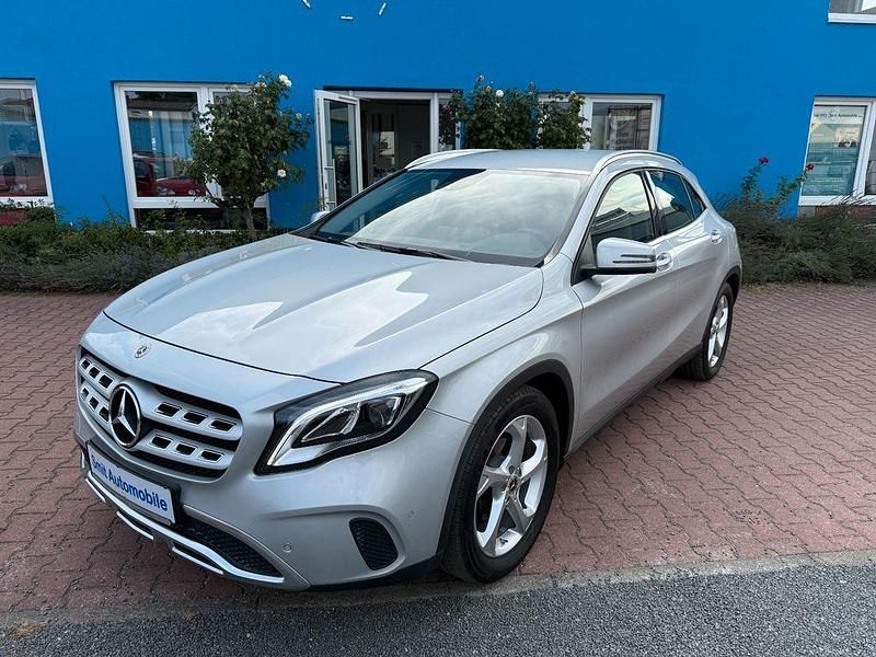 Silber Gebraucht 2017 Mercedes GLA200 SUV | 20.980 € (Fairer Preis) - Bild 1/4