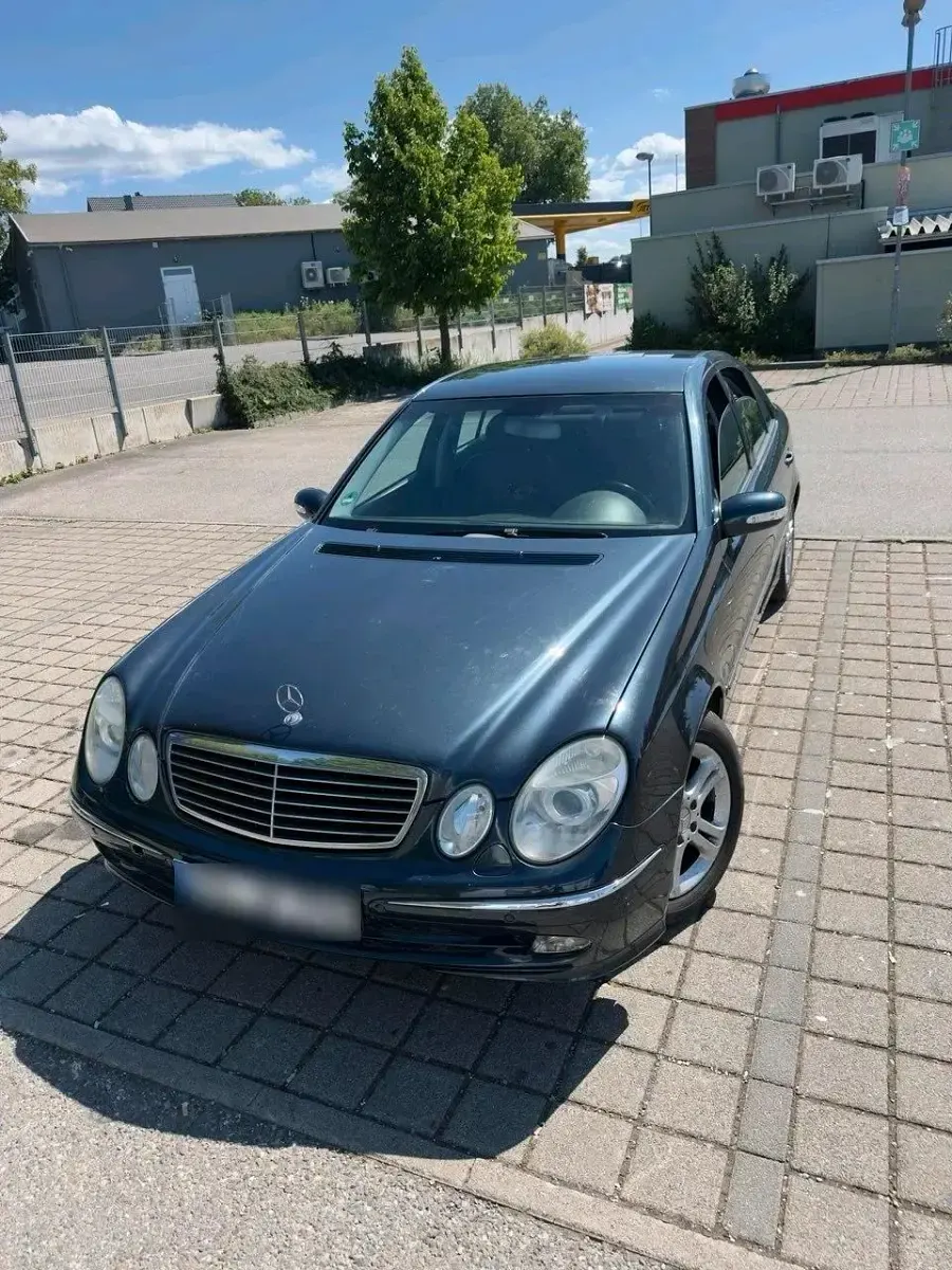 Gebraucht Mercedes E240 177 PS (130 kW) 2004 Blau Limousine