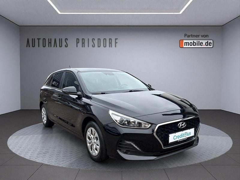 Gebraucht Hyundai i30 Select 99 PS (72 kW) 2019 Schwarz Kombi