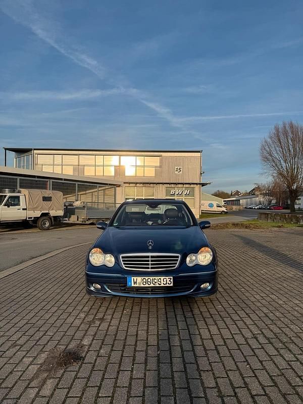Blau Gebraucht 2005 Mercedes C280 Avantgarde Limousine | 3.400 € (Guter Preis) - Bild 1/4