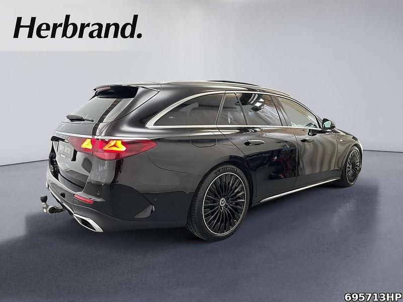 Gebraucht Mercedes E300 AMG 313 PS (230 kW) 2025 Unilack schwarz Kombi