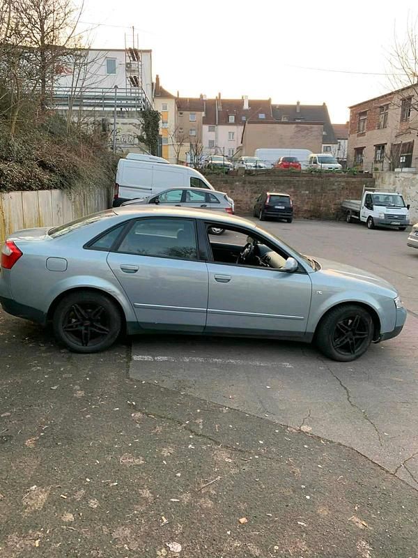 Gebraucht Audi A4 130 PS (95 kW) 2001 Blau Limousine