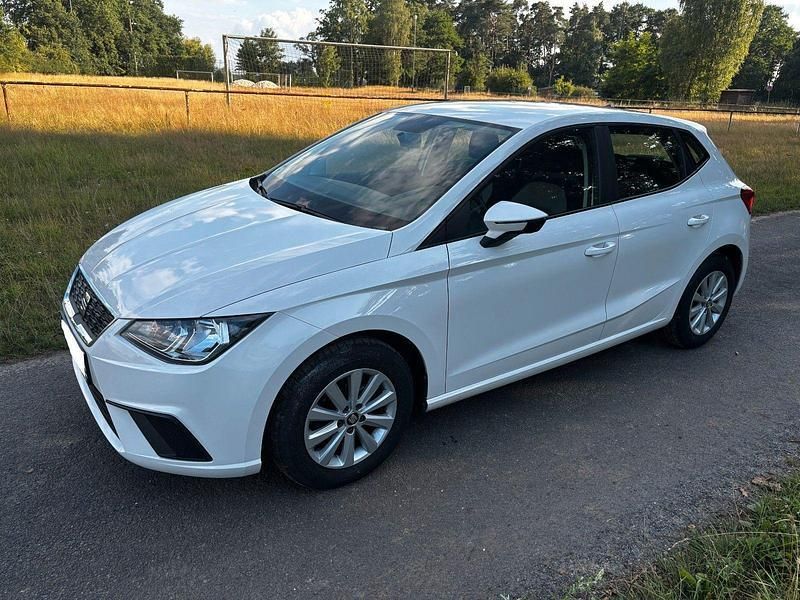 Weiß Gebraucht 2017 Seat Ibiza Style Kleinwagen | 10.400 € (Fairer Preis) - Bild 1/4