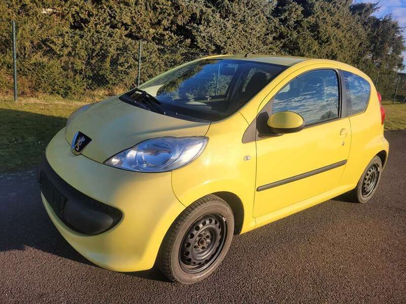 Gelb Gebraucht 2006 Peugeot 107 Kleinwagen | 1.790 € (Fairer Preis) - Bild 1/4