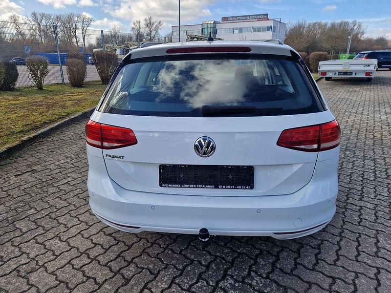 Gebraucht VW Passat Trendline 150 PS (110 kW) 2019 Pure white Kombi