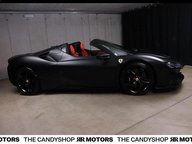 Neu Ferrari SF90 780 PS (573 kW) 2025 Schwarz Cabrio
