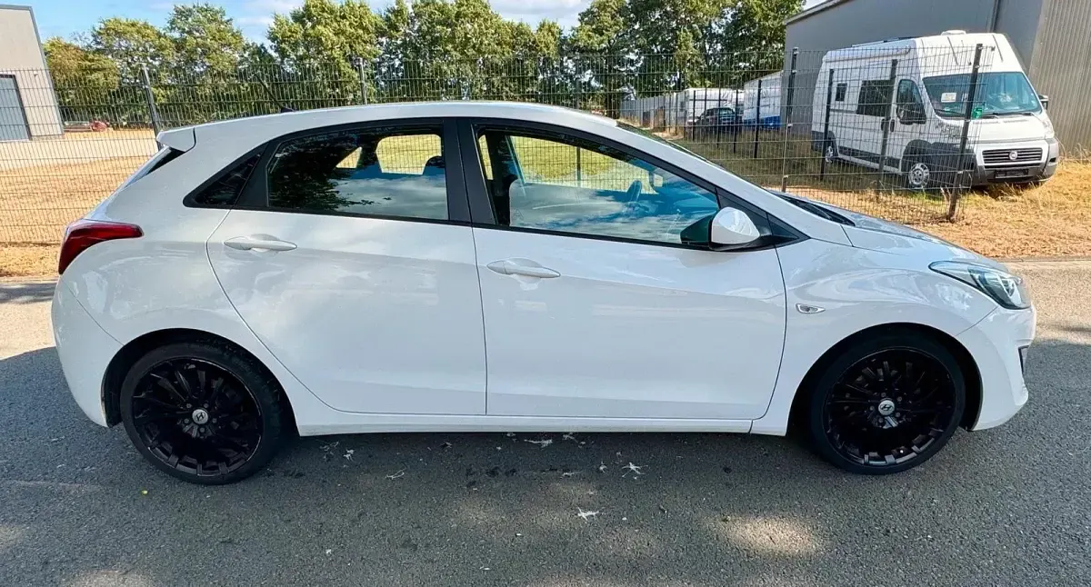 Gebraucht Hyundai i30 90 PS (66 kW) 2013 Weiß Limousine
