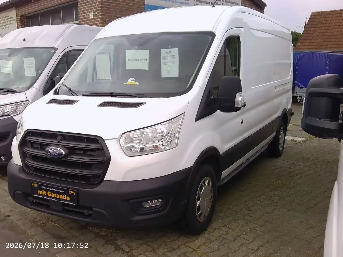 Gebraucht Ford Transit Trend 131 PS (96 kW) 2022 Frostweiß Van