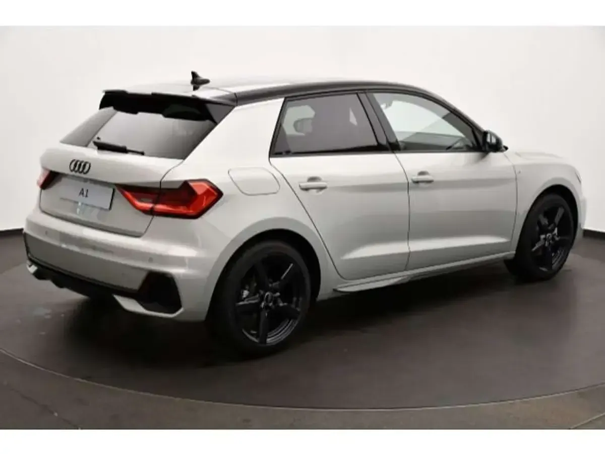 Gebraucht Audi A1 S-Line 116 PS (85 kW) 2024 Tausilber metallic SUV