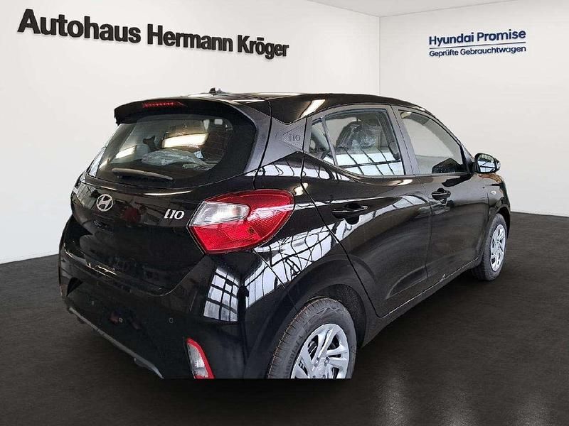 Gebraucht Hyundai i10 Select 63 PS (46 kW) 2024 Phantom black Kleinwagen