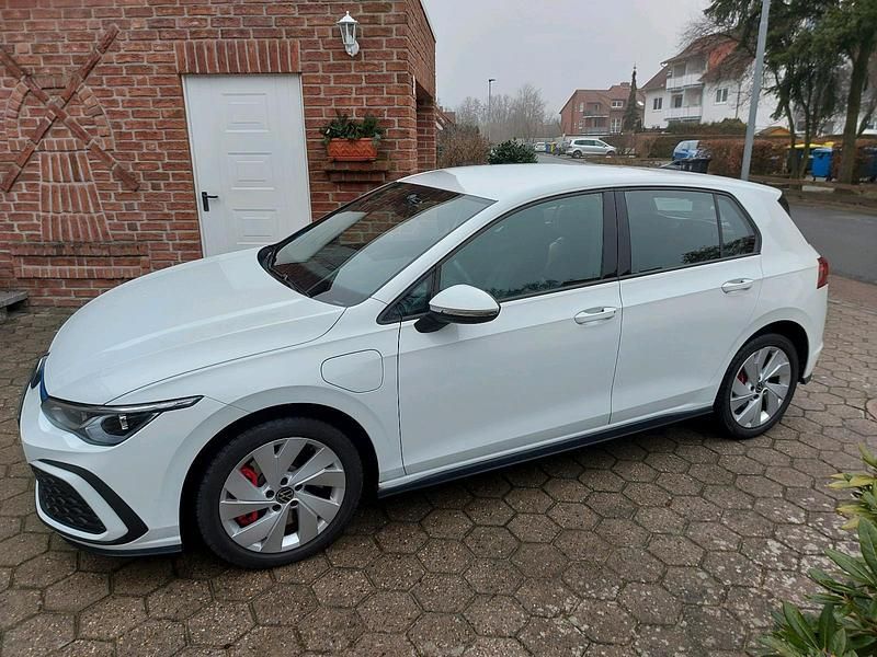 Weiß Gebraucht 2021 VW Golf VIII GTE Limousine | 23.000 € (Guter Preis) - Bild 1/4