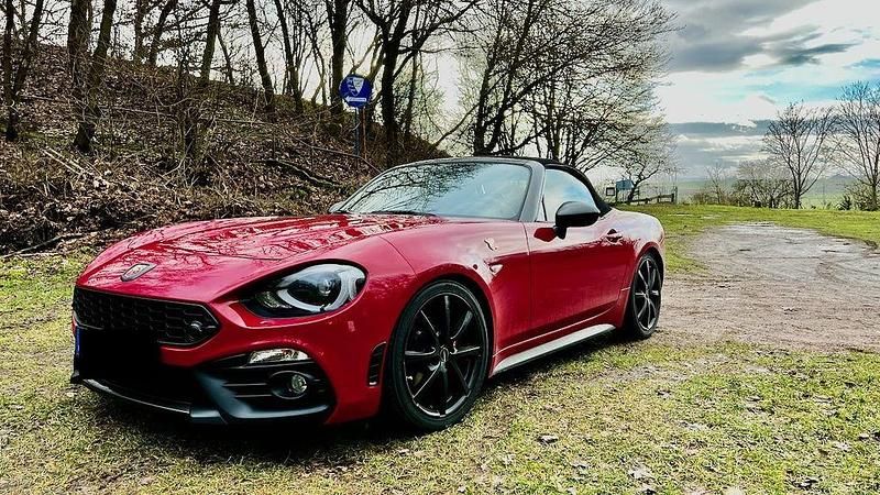 Rot Gebraucht 2019 Abarth 124 Spider Cabrio | 31.900 € (Fairer Preis) - Bild 1/4