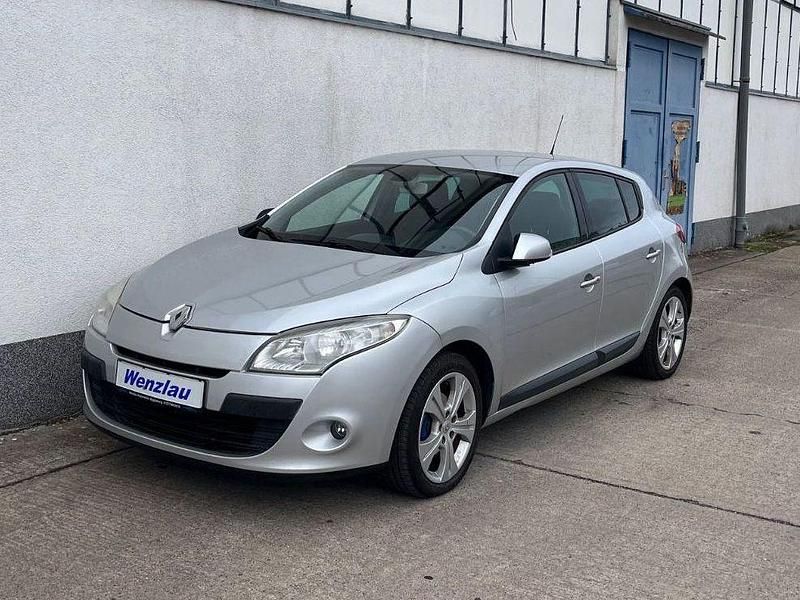 Gebraucht Renault Mégane Expression 110 PS (80 kW) 2010 Silber Limousine