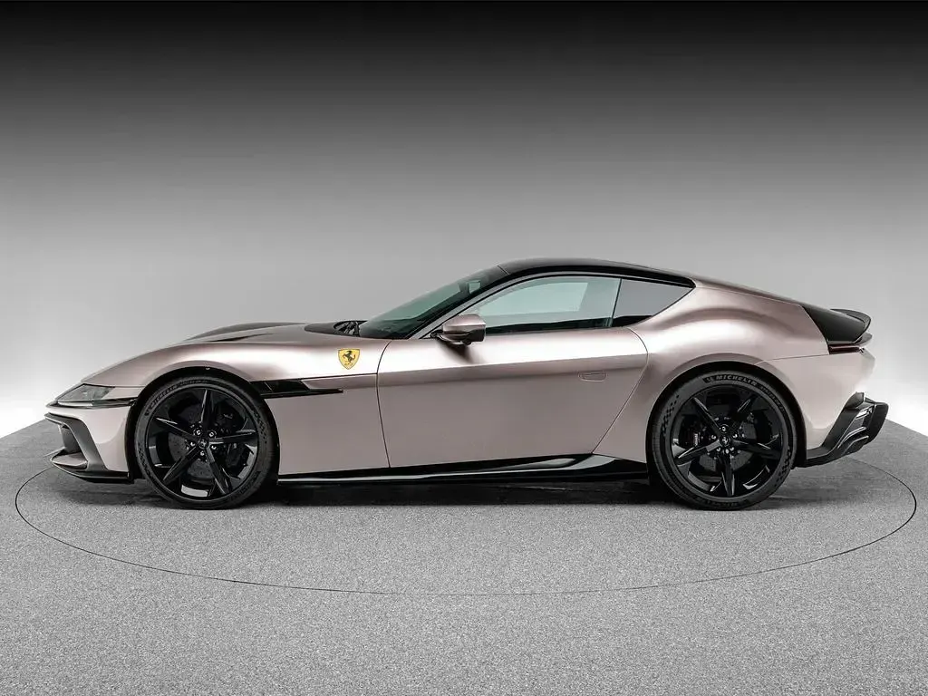Gebraucht Ferrari 12 Cilindri 825 PS (606 kW) 2025 Bronzo seta Coupé