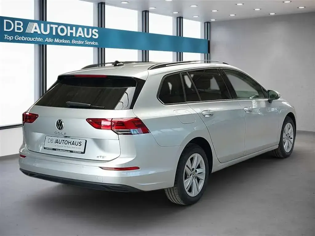 Gebraucht VW Golf VIII Life 110 PS (80 kW) 2024 Silber Kombi