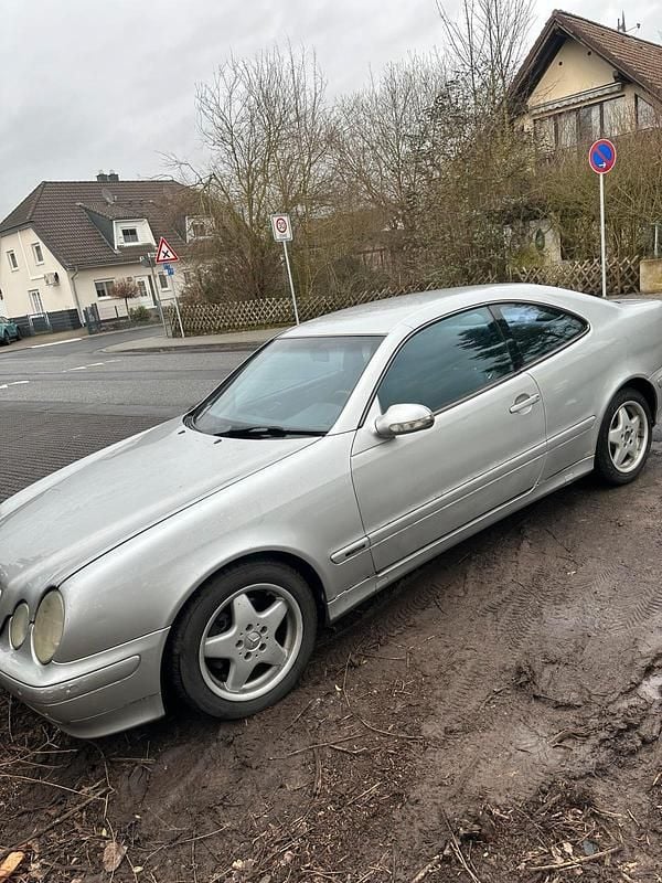 Gebraucht Mercedes CLK200 136 PS (100 kW) 2000 Grau Coupé