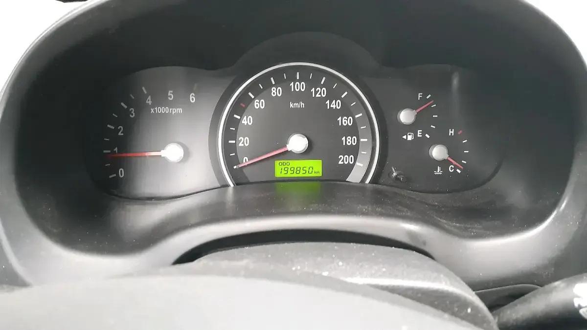 Gebraucht Kia Carnival 190 PS (139 kW) 2008 Rot Van / Kleinbus