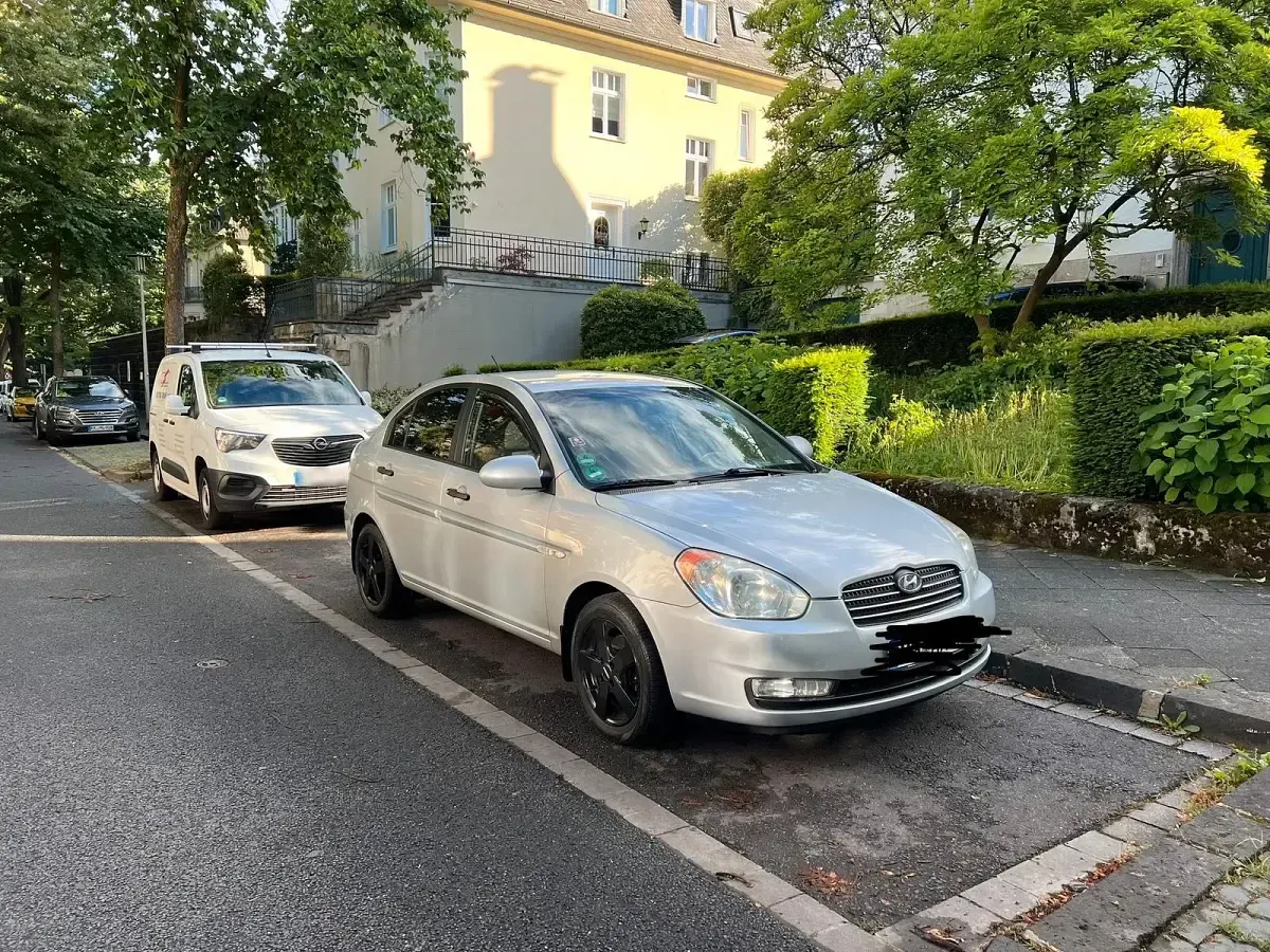 Gebraucht Hyundai Accent 96 PS (70 kW) 2007 Silber Limousine