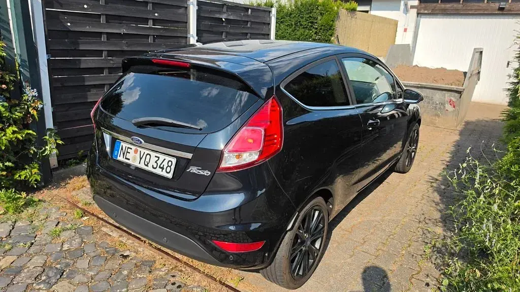 Gebraucht Ford Fiesta SYNC Edition 95 PS (69 kW) 2013 Schwarz Kleinwagen