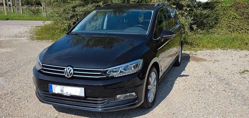 Schwarz Gebraucht 2016 VW Touran Highline Van / Kleinbus | 16.800 € (Guter Preis) - Bild 1/4