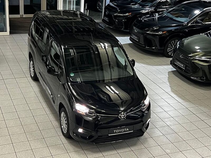 Schwarz Gebraucht 2022 Toyota Proace Verso City Kombi | 23.695 € (Guter Preis) - Bild 1/4