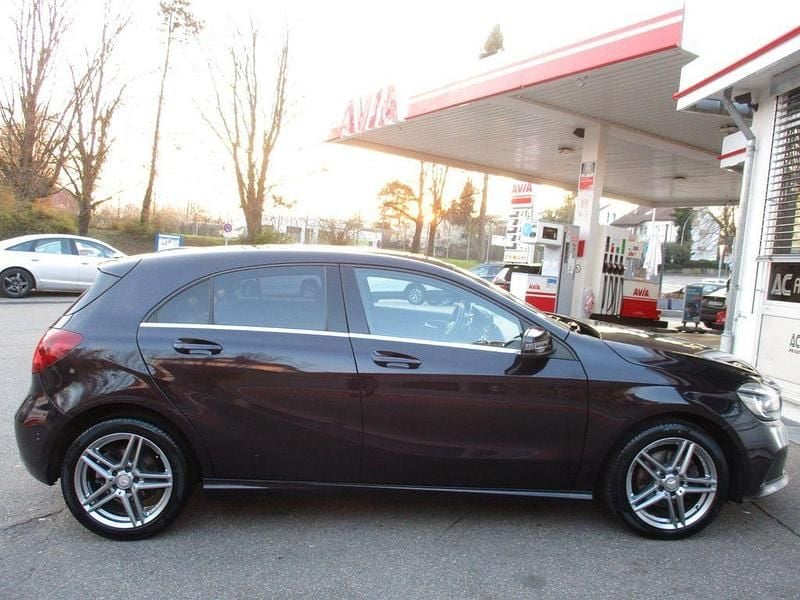 Gebraucht Mercedes A200 156 PS (114 kW) 2016 Violett Limousine