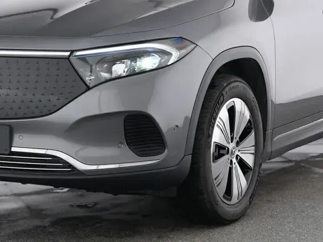 Gebraucht Mercedes EQA250 139 kW (190 PS) 2025 Metalliclack mountaingrau SUV