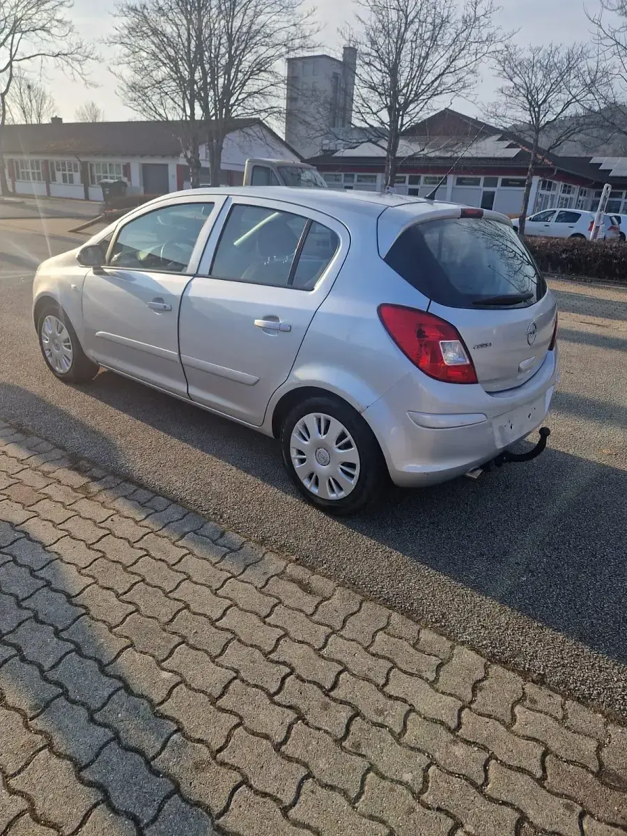Gebraucht Opel Corsa 90 PS (66 kW) 2007 Silber Kleinwagen