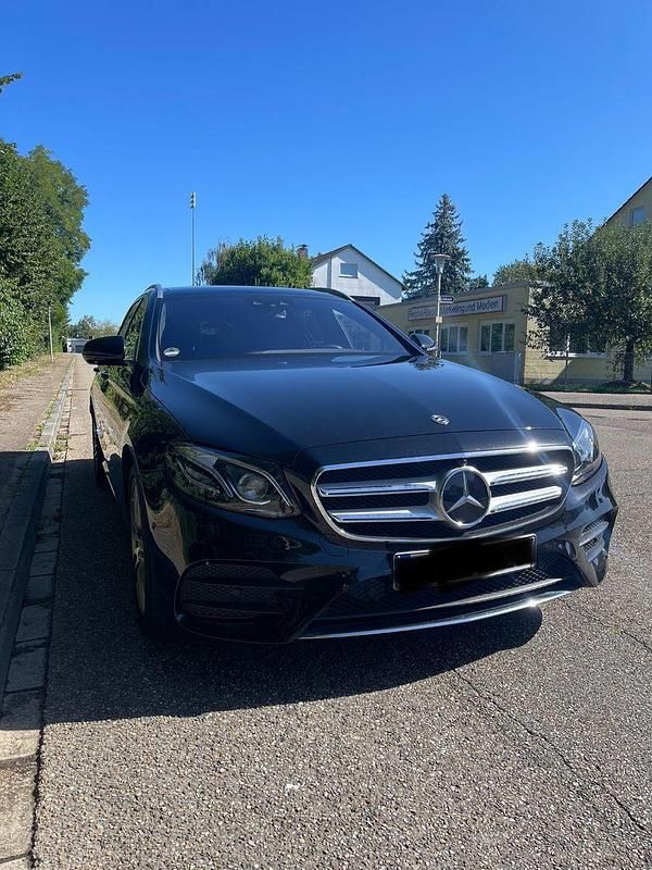 Schwarz Gebraucht 2018 Mercedes E450 AMG Kombi | 39.000 € (Teuer) - Bild 1/4