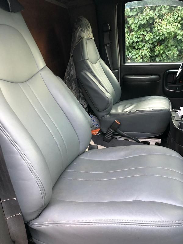 Gebraucht Chevrolet Express 186 PS (136 kW) 2003 Silber Van / Kleinbus