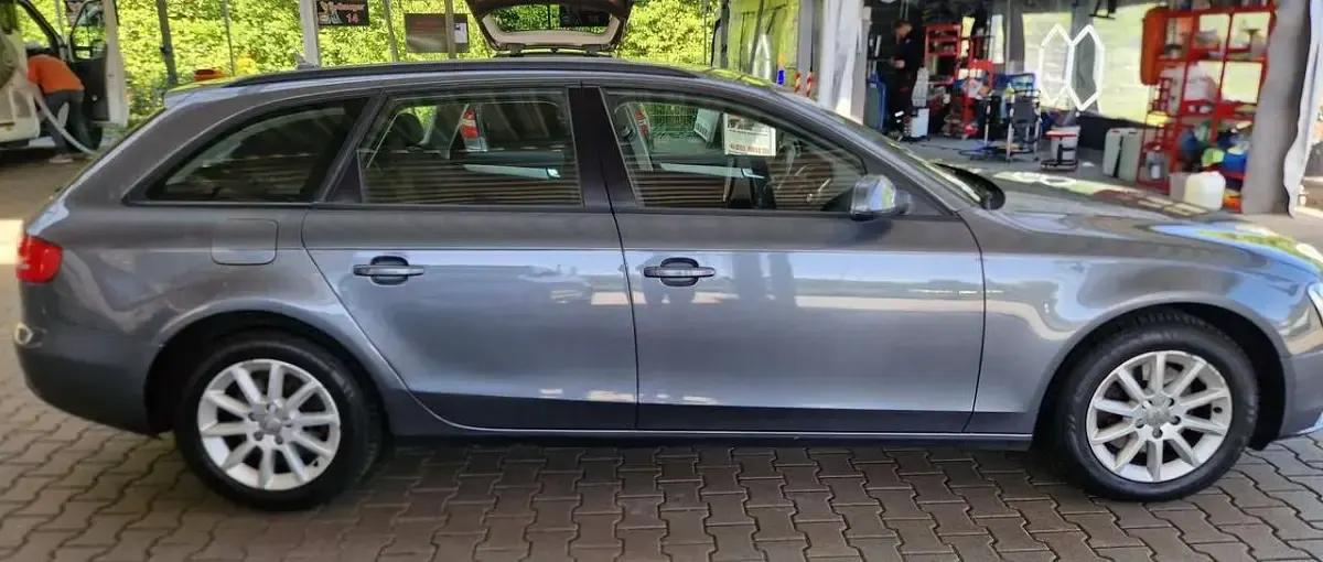 Gebraucht Audi A4 Attraction 136 PS (100 kW) 2013 Grau Kombi