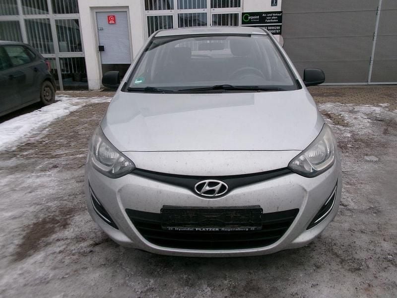 Silber Gebraucht 2013 Hyundai i20 Edition Limousine | 2.990 € (Superpreis) - Bild 1/4