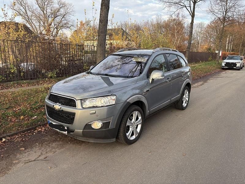 Grau Gebraucht 2013 Chevrolet Captiva LTZ SUV | 6.490 € (Superpreis) - Bild 1/4