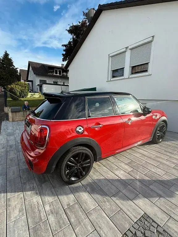Używany Mini John Cooper Works 192 KM (141 kW) 2019 Czerwony Hatchback