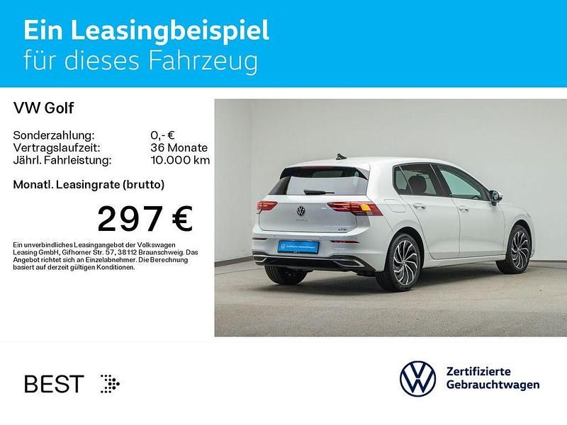 Gebraucht VW Golf VIII Active 150 PS (110 kW) 2022 Weiß oryxweiß perlmutteffekt Limousine