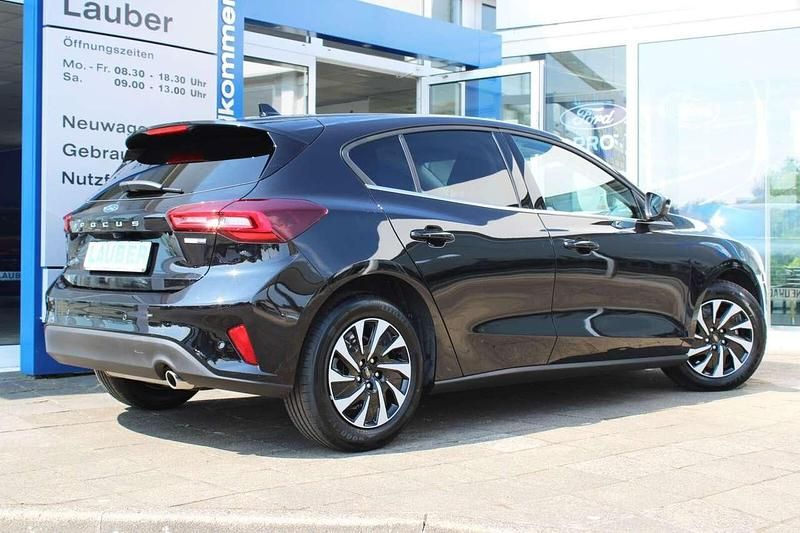 Gebraucht Ford Focus Titanium 125 PS (91 kW) 2024 Agate black Limousine