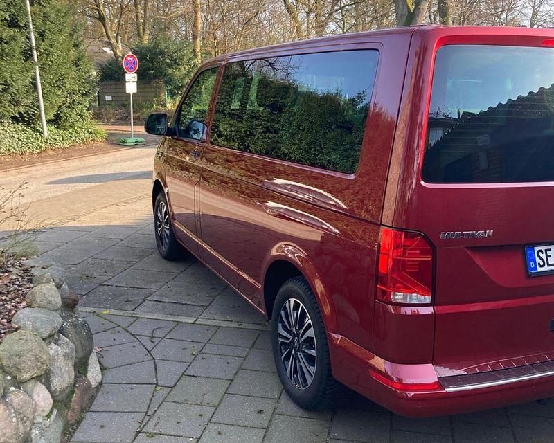 Gebraucht VW Multivan 150 PS (110 kW) 2021 Rot Van