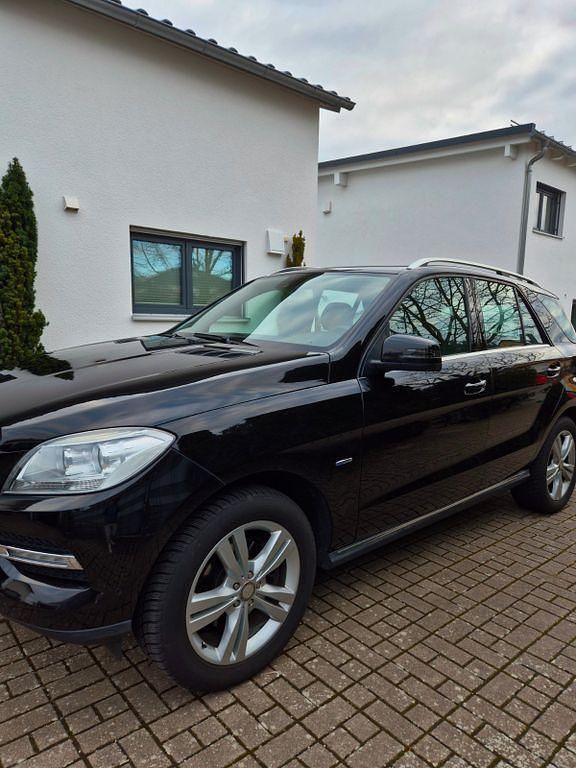 Gebraucht Mercedes ML250 204 PS (150 kW) 2012 Schwarz SUV
