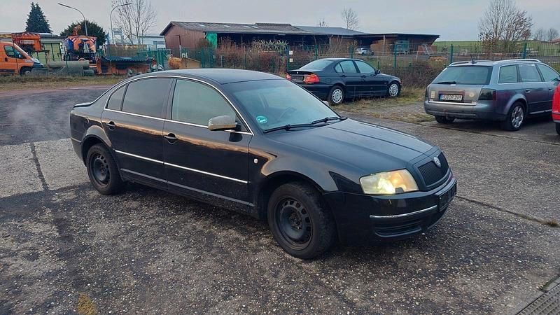Schwarz Gebraucht 2001 Skoda Superb Limousine | 699 € (Guter Preis) - Bild 1/4
