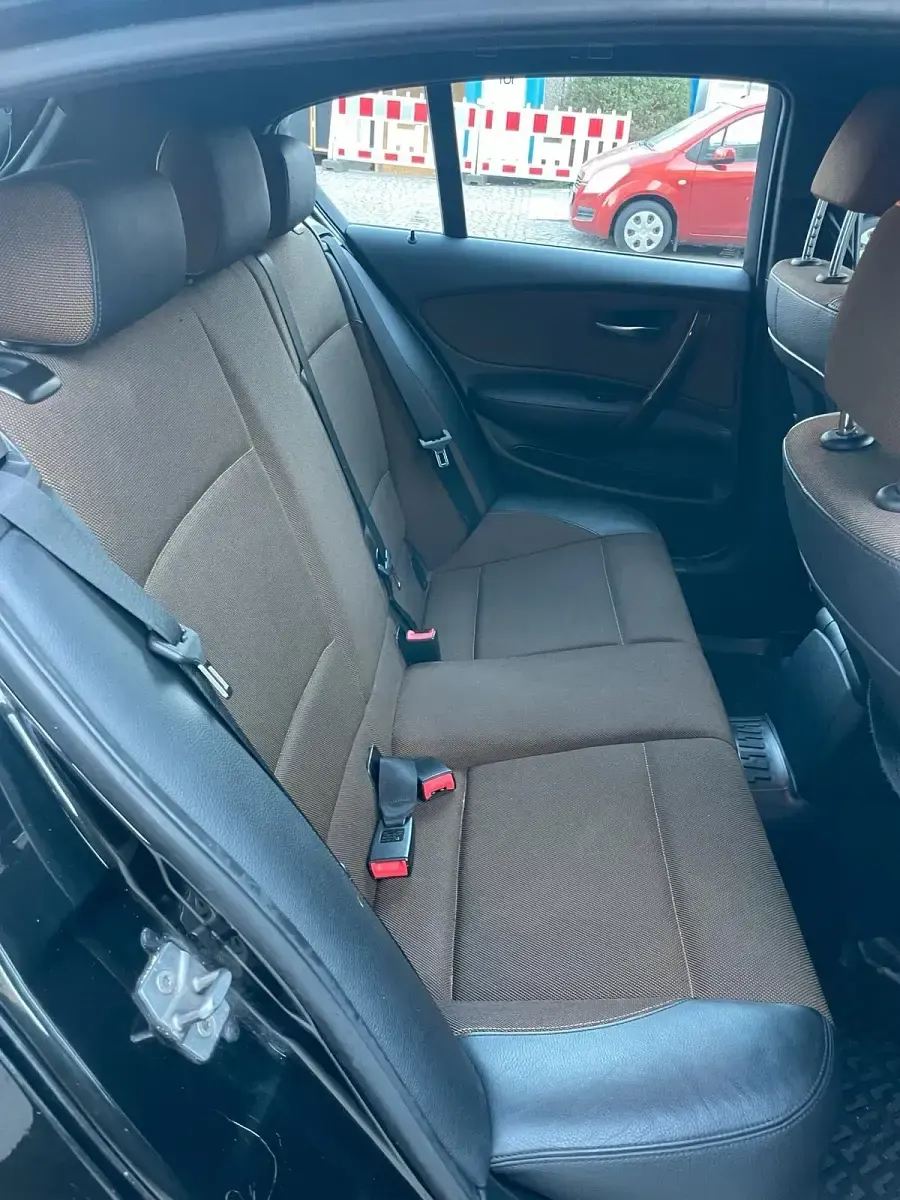 Gebraucht BMW 118 143 PS (105 kW) 2011 Schwarz Kleinwagen