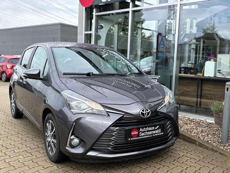 Magnetic grey Gebraucht 2020 Toyota Yaris Team Kleinwagen | 14.990 € (Fairer Preis) - Bild 1/4