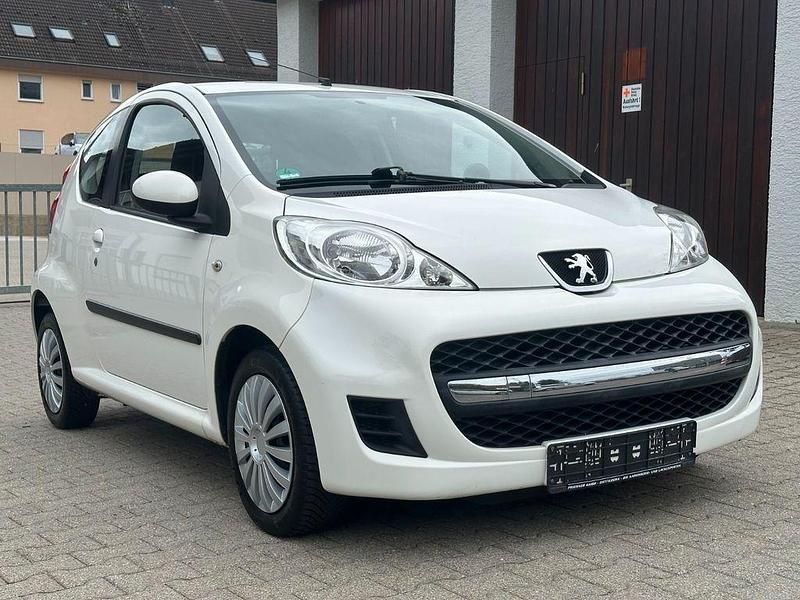 Weiß Gebraucht 2011 Peugeot 107 Filou Kleinwagen | 2.690 € (Fairer Preis) - Bild 1/4