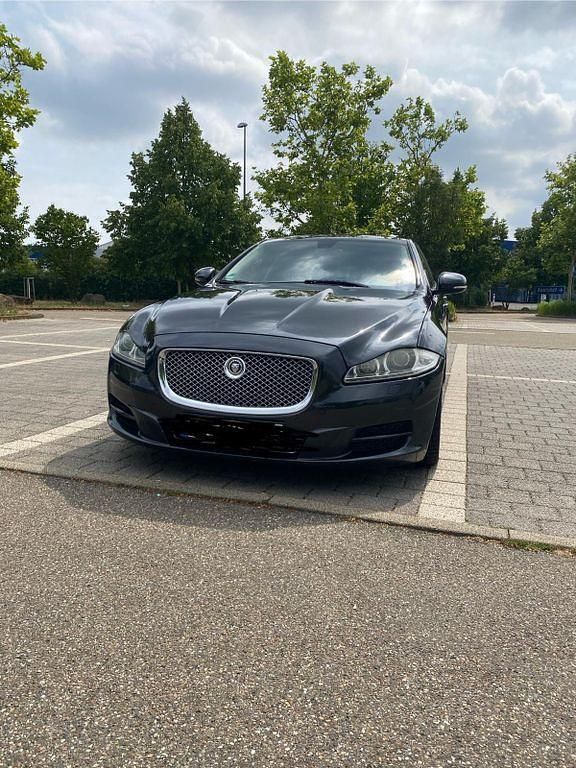 Schwarz Gebraucht 2010 Jaguar XJ Limousine | 15.300 € - Bild 1/4