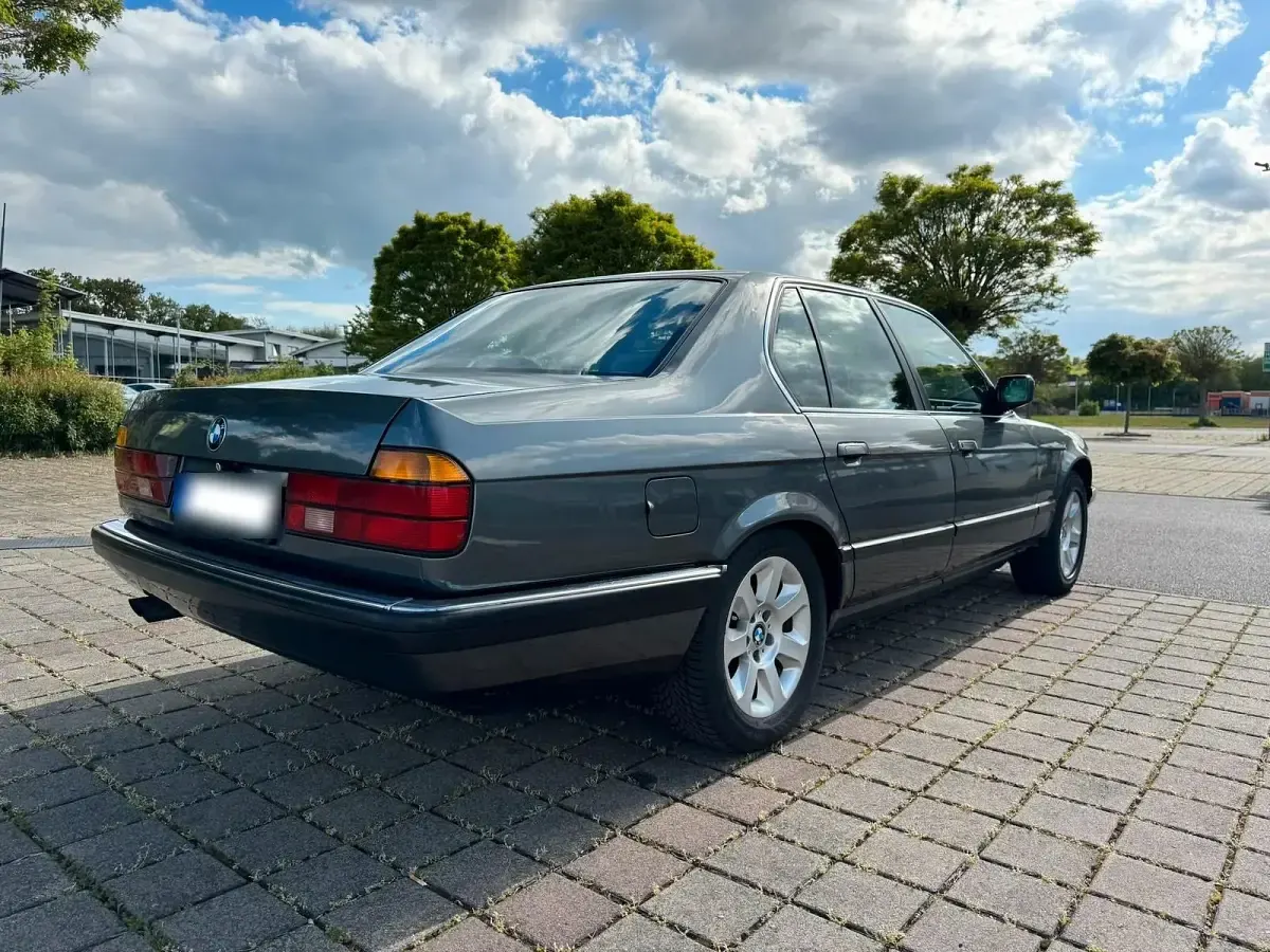 Gebraucht BMW 730 188 PS (138 kW) 1990 Grau Limousine