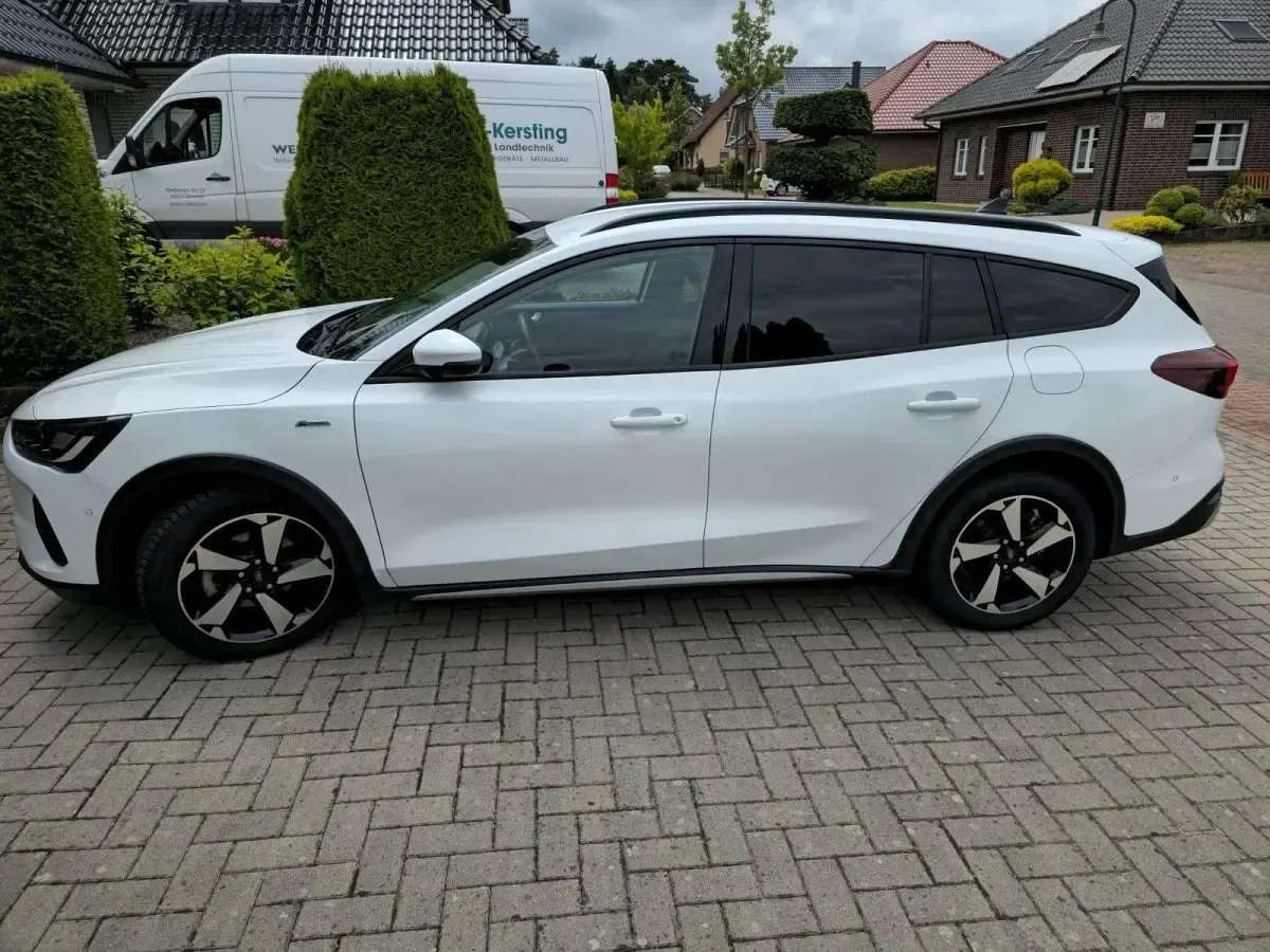 Gebraucht Ford Focus Active 125 PS (91 kW) 2022 Weiß Kombi