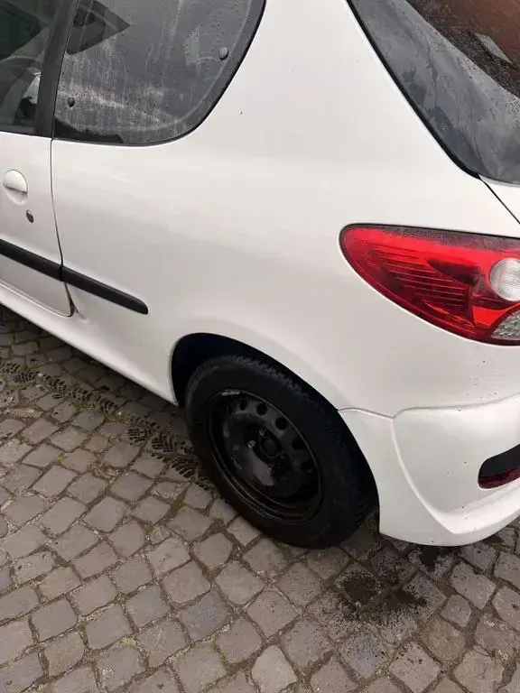 Gebraucht Peugeot 206 75 PS (55 kW) 2009 Weiß Limousine